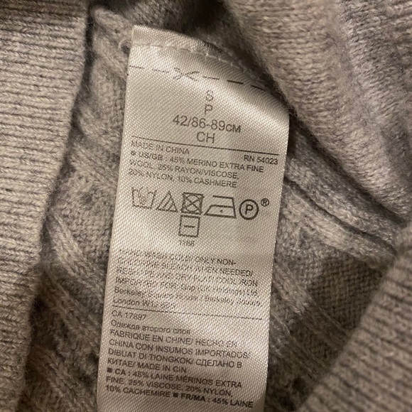 Banana Republic sweater - Picture 6 of 6